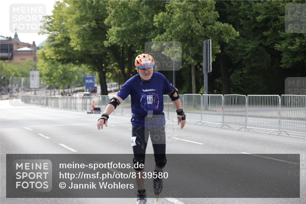 29.06.2025 - hella hamburg halbmarathon Jannik Wohlers http://msf.ph/oto/8139580 29.06.2025 09:03:27 Lombardsbrücke  meine-sportfotos.de