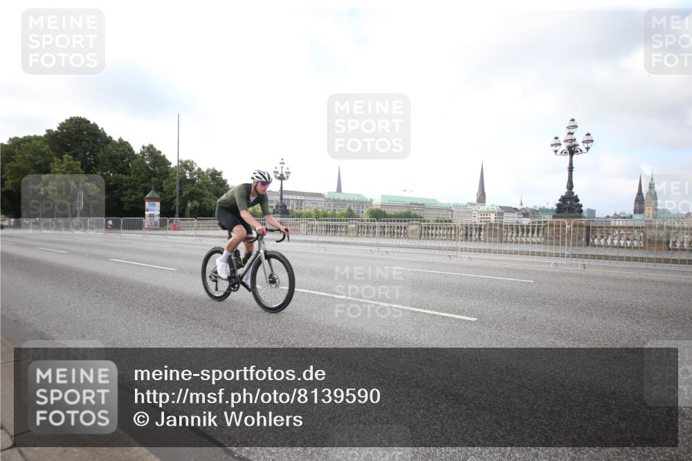 29.06.2025 - hella hamburg halbmarathon Jannik Wohlers http://msf.ph/oto/8139590 29.06.2025 08:32:44 Lombardsbrücke  meine-sportfotos.de