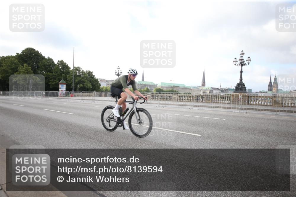 29.06.2025 - hella hamburg halbmarathon Jannik Wohlers http://msf.ph/oto/8139594 29.06.2025 08:32:44 Lombardsbrücke  meine-sportfotos.de