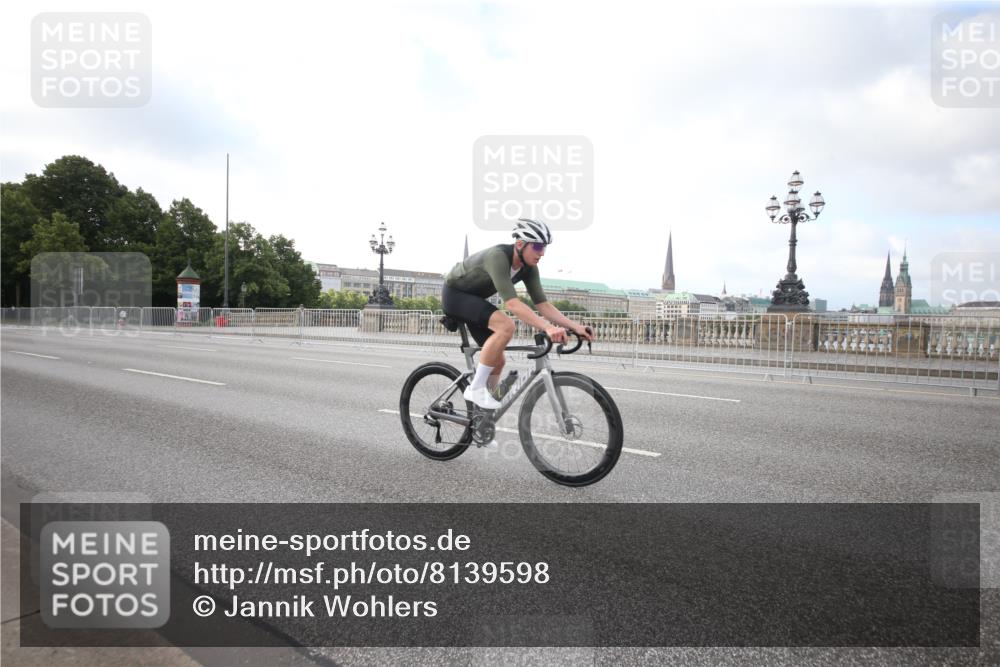29.06.2025 - hella hamburg halbmarathon Jannik Wohlers http://msf.ph/oto/8139598 29.06.2025 08:32:44 Lombardsbrücke  meine-sportfotos.de