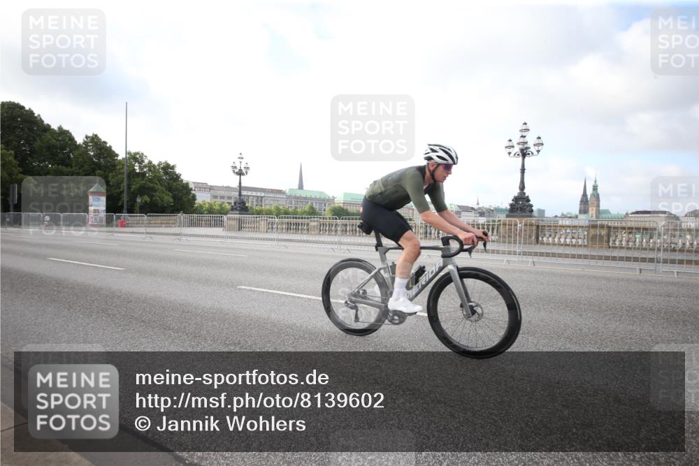 29.06.2025 - hella hamburg halbmarathon Jannik Wohlers http://msf.ph/oto/8139602 29.06.2025 08:32:44 Lombardsbrücke  meine-sportfotos.de