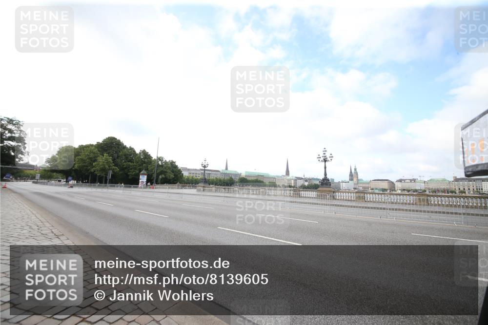 29.06.2025 - hella hamburg halbmarathon Jannik Wohlers http://msf.ph/oto/8139605 29.06.2025 08:32:59 Lombardsbrücke  meine-sportfotos.de