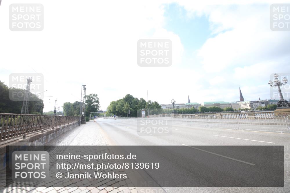 29.06.2025 - hella hamburg halbmarathon Jannik Wohlers http://msf.ph/oto/8139619 29.06.2025 08:35:50 Lombardsbrücke  meine-sportfotos.de