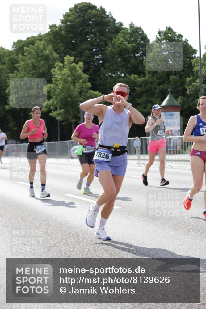 29.06.2025 - hella hamburg halbmarathon Jannik Wohlers http://msf.ph/oto/8139626 29.06.2025 10:04:45 Lombardsbrücke 1863, 2424, 3071, 3413, 3578, 4220, 6059, 6907, 6908, 7302, 7826, 8089, 8999, 9007, 9165, 11595, 13327, 13717, 14203, 16134, 16478, 17112, 17707, 17818, 18189, 18556, 18616, 18617, 19034 meine-sportfotos.de
