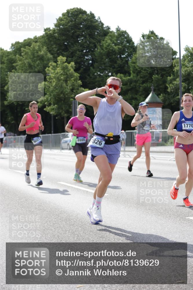 29.06.2025 - hella hamburg halbmarathon Jannik Wohlers http://msf.ph/oto/8139629 29.06.2025 10:04:45 Lombardsbrücke 1863, 2424, 3071, 3413, 3578, 4220, 6059, 6907, 6908, 7302, 7826, 8089, 8999, 9007, 9165, 11595, 13327, 13717, 14203, 16134, 16478, 17112, 17707, 17818, 18189, 18556, 18616, 18617, 19034 meine-sportfotos.de