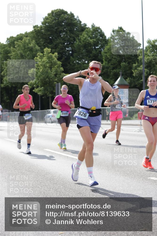 29.06.2025 - hella hamburg halbmarathon Jannik Wohlers http://msf.ph/oto/8139633 29.06.2025 10:04:45 Lombardsbrücke 1863, 2424, 3071, 3413, 3578, 4220, 6059, 6907, 6908, 7302, 7826, 8089, 8999, 9007, 9165, 11595, 13327, 13717, 14203, 16134, 16478, 17112, 17707, 17818, 18189, 18556, 18616, 18617, 19034 meine-sportfotos.de
