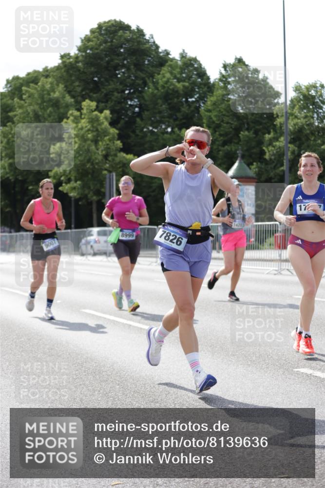 29.06.2025 - hella hamburg halbmarathon Jannik Wohlers http://msf.ph/oto/8139636 29.06.2025 10:04:45 Lombardsbrücke 1863, 2424, 3071, 3413, 3578, 4220, 6059, 6907, 6908, 7302, 7826, 8089, 8999, 9007, 9165, 11595, 13327, 13717, 14203, 16134, 16478, 17112, 17707, 17818, 18189, 18556, 18616, 18617, 19034 meine-sportfotos.de