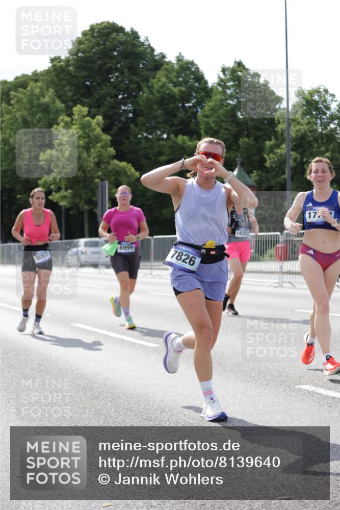 29.06.2025 - hella hamburg halbmarathon Jannik Wohlers http://msf.ph/oto/8139640 29.06.2025 10:04:45 Lombardsbrücke 1863, 2424, 3071, 3413, 3578, 4220, 6059, 6907, 6908, 7302, 7826, 8089, 8999, 9007, 9165, 11595, 13327, 13717, 14203, 16134, 16478, 17112, 17707, 17818, 18189, 18556, 18616, 18617, 19034 meine-sportfotos.de