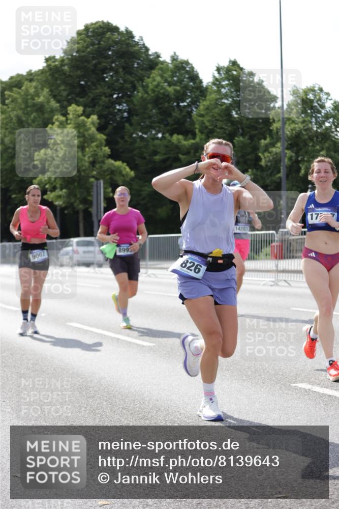 29.06.2025 - hella hamburg halbmarathon Jannik Wohlers http://msf.ph/oto/8139643 29.06.2025 10:04:45 Lombardsbrücke 1863, 2424, 3071, 3413, 3578, 4220, 6059, 6907, 6908, 7302, 7826, 8089, 8999, 9007, 9165, 11595, 13327, 13717, 14203, 16134, 16478, 17112, 17707, 17818, 18189, 18556, 18616, 18617, 19034 meine-sportfotos.de