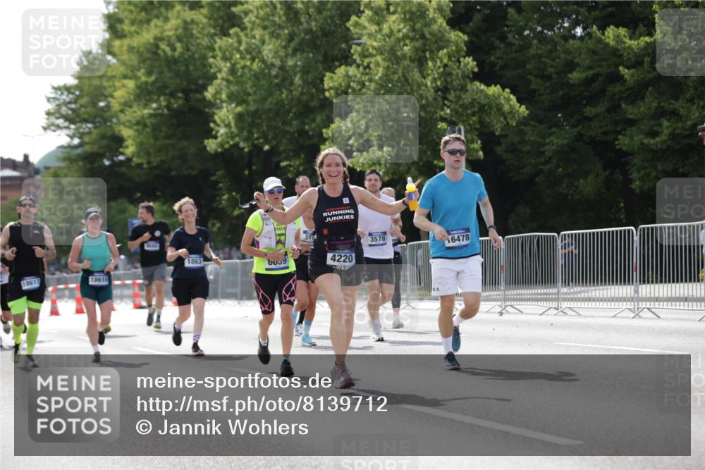 29.06.2025 - hella hamburg halbmarathon Jannik Wohlers http://msf.ph/oto/8139712 29.06.2025 10:04:49 Lombardsbrücke 1863, 2288, 2424, 3071, 3413, 3578, 4220, 6059, 6907, 6908, 7826, 8089, 8999, 9007, 9075, 9165, 9559, 9680, 10694, 12557, 13221, 13327, 13717, 14203, 16478, 16847, 17707, 18189, 18616, 18617, 19034 meine-sportfotos.de