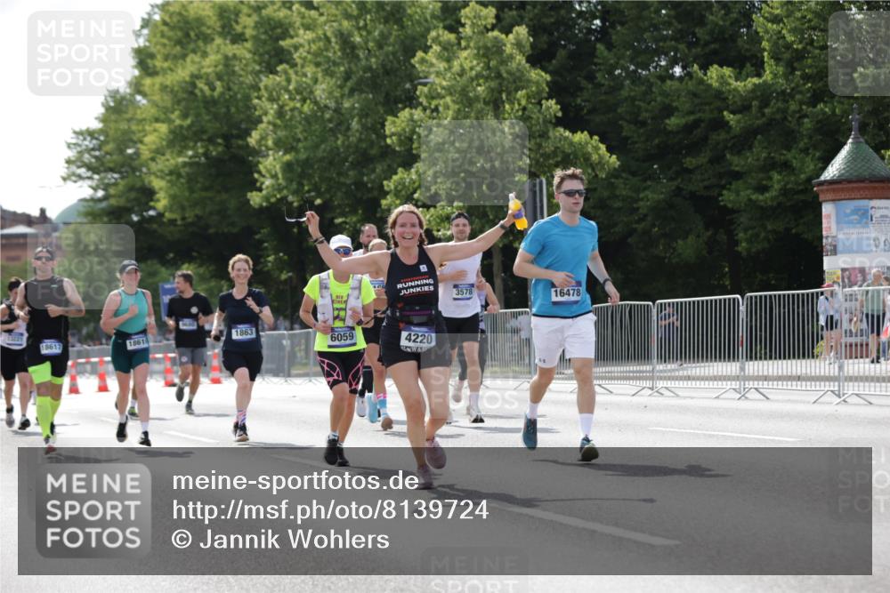 29.06.2025 - hella hamburg halbmarathon Jannik Wohlers http://msf.ph/oto/8139724 29.06.2025 10:04:50 Lombardsbrücke 1863, 2288, 2424, 3071, 3413, 3578, 4220, 6059, 6907, 6908, 7826, 8089, 8999, 9007, 9075, 9165, 9559, 9680, 10694, 12557, 13221, 13327, 13717, 14203, 16092, 16478, 16847, 17707, 18189, 18616, 18617, 19034 meine-sportfotos.de