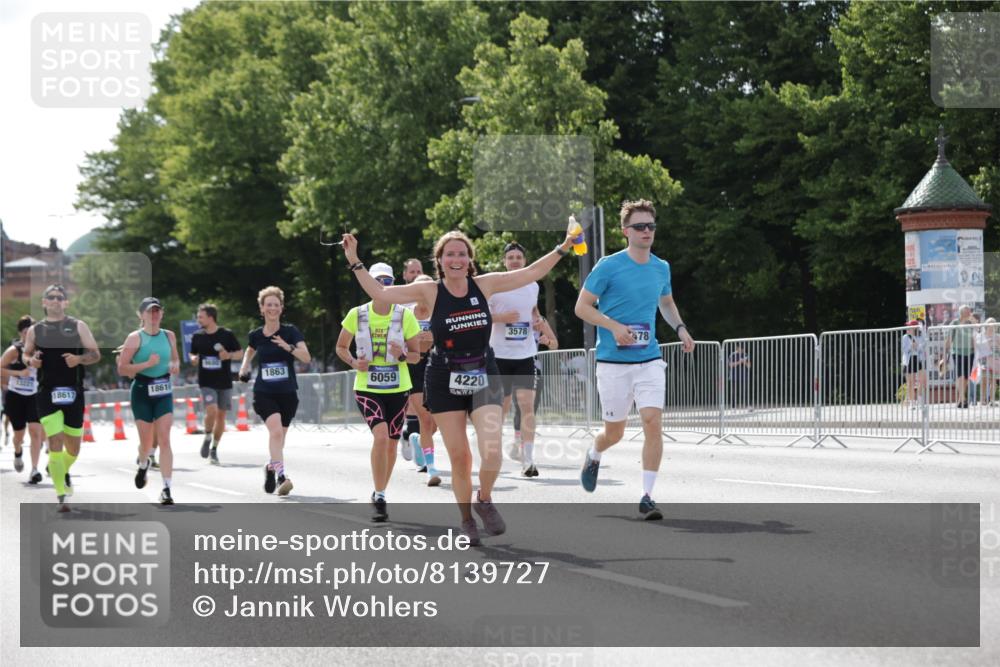 29.06.2025 - hella hamburg halbmarathon Jannik Wohlers http://msf.ph/oto/8139727 29.06.2025 10:04:50 Lombardsbrücke 1863, 2288, 2424, 3071, 3413, 3578, 4220, 6059, 6907, 6908, 7826, 8089, 8999, 9007, 9075, 9165, 9559, 9680, 10694, 12557, 13221, 13327, 13717, 14203, 16092, 16478, 16847, 17707, 18189, 18616, 18617, 19034 meine-sportfotos.de
