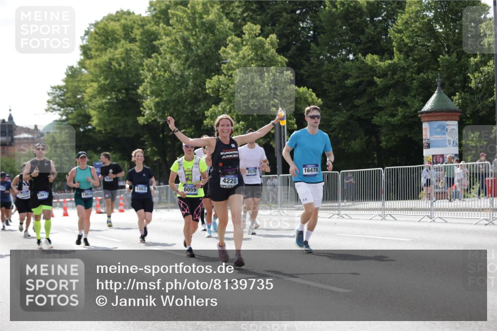 29.06.2025 - hella hamburg halbmarathon Jannik Wohlers http://msf.ph/oto/8139735 29.06.2025 10:04:50 Lombardsbrücke 1863, 2288, 2424, 3071, 3413, 3578, 4220, 6059, 6907, 6908, 7826, 8089, 8999, 9007, 9075, 9165, 9559, 9680, 10694, 12557, 13221, 13327, 13717, 14203, 16092, 16478, 16847, 17707, 18189, 18616, 18617, 19034 meine-sportfotos.de