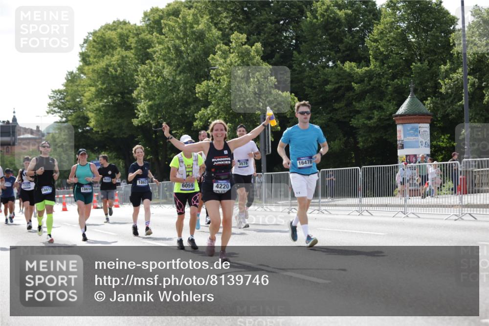29.06.2025 - hella hamburg halbmarathon Jannik Wohlers http://msf.ph/oto/8139746 29.06.2025 10:04:50 Lombardsbrücke 1863, 2288, 2424, 3071, 3413, 3578, 4220, 6059, 6907, 6908, 7826, 8089, 8999, 9007, 9075, 9165, 9559, 9680, 10694, 12557, 13221, 13327, 13717, 14203, 16092, 16478, 16847, 17707, 18189, 18616, 18617, 19034 meine-sportfotos.de