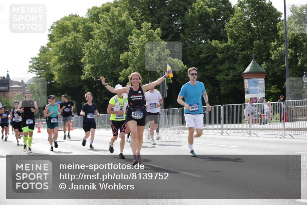 29.06.2025 - hella hamburg halbmarathon Jannik Wohlers http://msf.ph/oto/8139752 29.06.2025 10:04:50 Lombardsbrücke 1863, 2288, 2424, 3071, 3413, 3578, 4220, 6059, 6907, 6908, 7826, 8089, 8999, 9007, 9075, 9165, 9559, 9680, 10694, 12557, 13221, 13327, 13717, 14203, 16092, 16478, 16847, 17707, 18189, 18616, 18617, 19034 meine-sportfotos.de