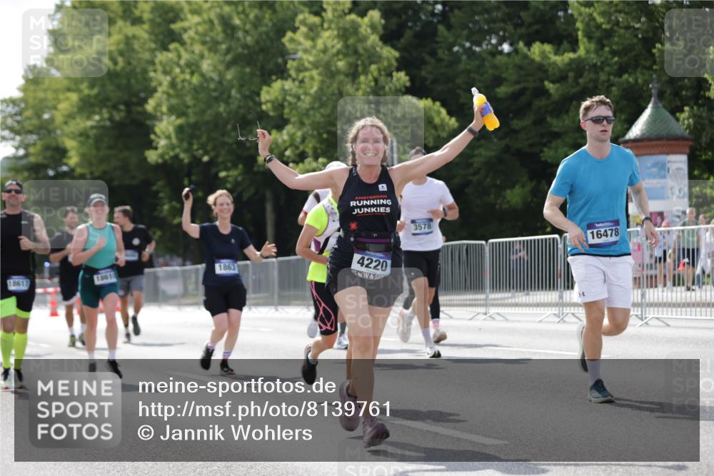 29.06.2025 - hella hamburg halbmarathon Jannik Wohlers http://msf.ph/oto/8139761 29.06.2025 10:04:51 Lombardsbrücke 1863, 2288, 3071, 3413, 3578, 4220, 6059, 6907, 6908, 7826, 8089, 8999, 9007, 9075, 9165, 9559, 9680, 10694, 12557, 13221, 13327, 13717, 14203, 16092, 16478, 16847, 17707, 18189, 18616, 18617, 19034 meine-sportfotos.de