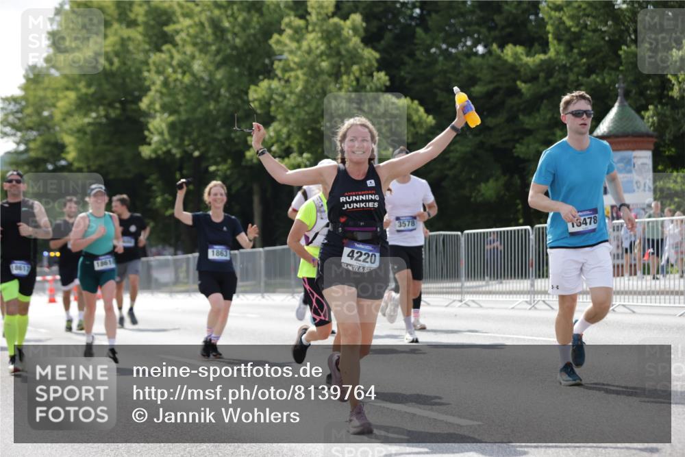 29.06.2025 - hella hamburg halbmarathon Jannik Wohlers http://msf.ph/oto/8139764 29.06.2025 10:04:51 Lombardsbrücke 1863, 2288, 3071, 3413, 3578, 4220, 6059, 6907, 6908, 7826, 8089, 8999, 9007, 9075, 9165, 9559, 9680, 10694, 12557, 13221, 13327, 13717, 14203, 16092, 16478, 16847, 17707, 18189, 18616, 18617, 19034 meine-sportfotos.de