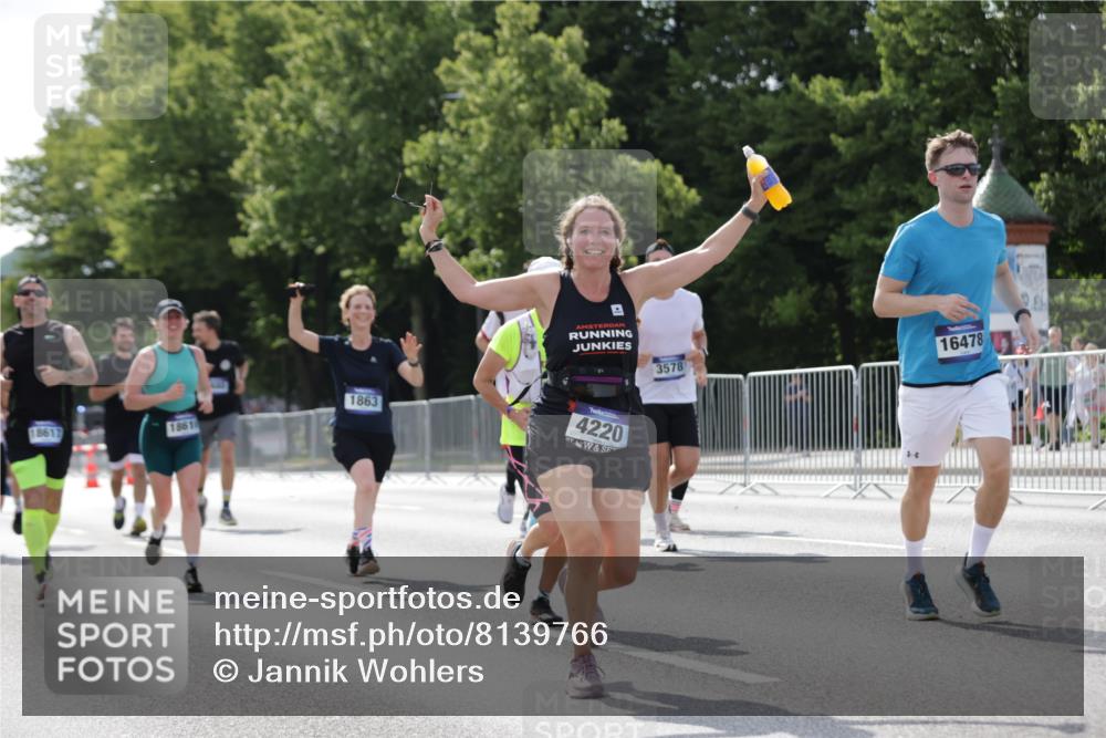 29.06.2025 - hella hamburg halbmarathon Jannik Wohlers http://msf.ph/oto/8139766 29.06.2025 10:04:51 Lombardsbrücke 1863, 2288, 3071, 3413, 3578, 4220, 6059, 6907, 6908, 7826, 8089, 8999, 9007, 9075, 9165, 9559, 9680, 10694, 12557, 13221, 13327, 13717, 14203, 16092, 16478, 16847, 17707, 18189, 18616, 18617, 19034 meine-sportfotos.de