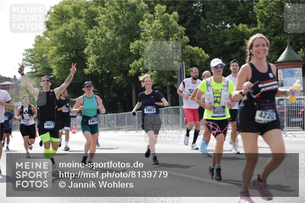 29.06.2025 - hella hamburg halbmarathon Jannik Wohlers http://msf.ph/oto/8139779 29.06.2025 10:04:52 Lombardsbrücke 1863, 2288, 2298, 3578, 4220, 5073, 6059, 6907, 6908, 7826, 8999, 9007, 9075, 9165, 9559, 9680, 10694, 12557, 13221, 13327, 13717, 14203, 16092, 16478, 16847, 17707, 18189, 18616, 18617, 19034 meine-sportfotos.de