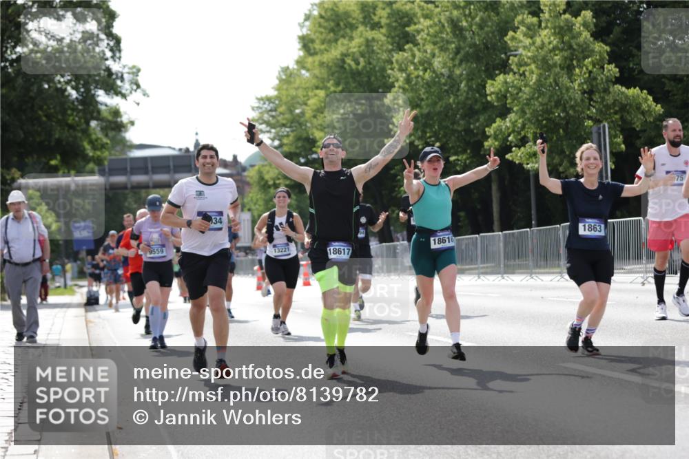 29.06.2025 - hella hamburg halbmarathon Jannik Wohlers http://msf.ph/oto/8139782 29.06.2025 10:04:52 Lombardsbrücke 1863, 2288, 2298, 3578, 4220, 5073, 6059, 6907, 6908, 7826, 8999, 9007, 9075, 9165, 9559, 9680, 10694, 12557, 13221, 13327, 13717, 14203, 16092, 16478, 16847, 17707, 18189, 18616, 18617, 19034 meine-sportfotos.de