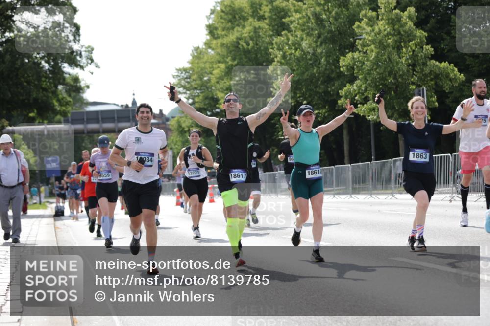 29.06.2025 - hella hamburg halbmarathon Jannik Wohlers http://msf.ph/oto/8139785 29.06.2025 10:04:52 Lombardsbrücke 1863, 2288, 2298, 3578, 4220, 5073, 6059, 6907, 6908, 7826, 8999, 9007, 9075, 9165, 9559, 9680, 10694, 12557, 13221, 13327, 13717, 14203, 16092, 16478, 16847, 17707, 18189, 18616, 18617, 19034 meine-sportfotos.de