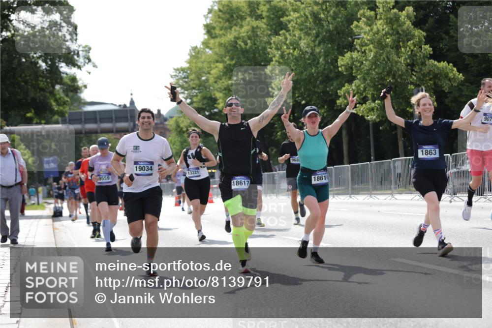 29.06.2025 - hella hamburg halbmarathon Jannik Wohlers http://msf.ph/oto/8139791 29.06.2025 10:04:52 Lombardsbrücke 1863, 2288, 2298, 3578, 4220, 5073, 6059, 6907, 6908, 7826, 8999, 9007, 9075, 9165, 9559, 9680, 10694, 12557, 13221, 13327, 13717, 14203, 16092, 16478, 16847, 17707, 18189, 18616, 18617, 19034 meine-sportfotos.de