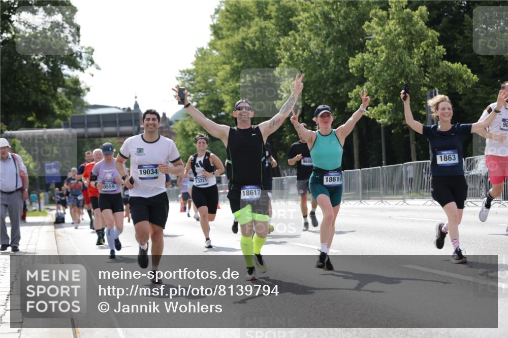 29.06.2025 - hella hamburg halbmarathon Jannik Wohlers http://msf.ph/oto/8139794 29.06.2025 10:04:52 Lombardsbrücke 1863, 2288, 2298, 3578, 4220, 5073, 6059, 6907, 6908, 7826, 8999, 9007, 9075, 9165, 9559, 9680, 10694, 12557, 13221, 13327, 13717, 14203, 16092, 16478, 16847, 17707, 18189, 18616, 18617, 19034 meine-sportfotos.de