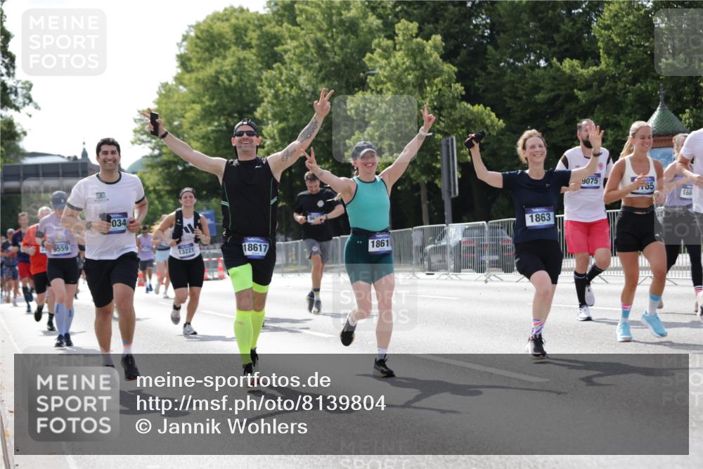 29.06.2025 - hella hamburg halbmarathon Jannik Wohlers http://msf.ph/oto/8139804 29.06.2025 10:04:53 Lombardsbrücke 1863, 2288, 2298, 3578, 4014, 4220, 5073, 6059, 6907, 6908, 7826, 8999, 9007, 9075, 9165, 9559, 9680, 10694, 11784, 12557, 13221, 13717, 14203, 16092, 16478, 16847, 17707, 18616, 18617, 19034 meine-sportfotos.de