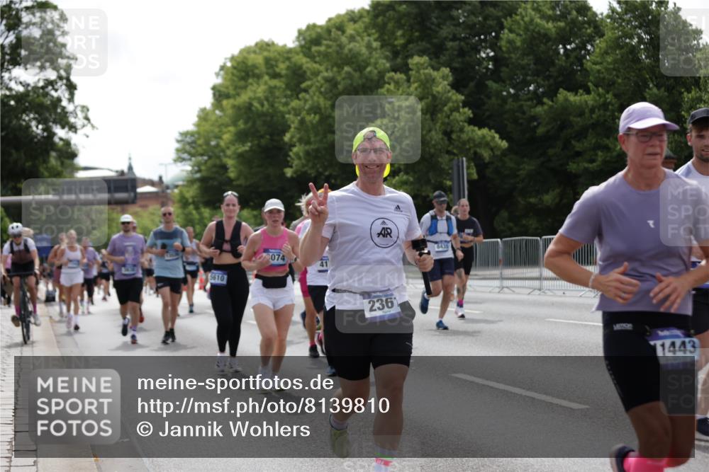 29.06.2025 - hella hamburg halbmarathon Jannik Wohlers http://msf.ph/oto/8139810 29.06.2025 10:42:46 Lombardsbrücke 1149, 1467, 1788, 1816, 2103, 2158, 2267, 2361, 2971, 3074, 3329, 3518, 3638, 3764, 4056, 4177, 4302, 4680, 5067, 5268, 5610, 5720, 5755, 5967, 7043, 7461, 7872, 8184, 8435, 8795, 8991, 9072, 9304, 9644, 9976, 10180, 10536, 11093, 11443, 11649, 11671, 12485, 12603, 13049, 13417, 13526, 13676, 13684, 13685, 13786, 13852, 15246, 15509, 15514, 15717, 16055, 16263, 16264, 16789, 16840, 17609, 17921, 18434, 18435, 18540, 18898, 19031, 19115 meine-sportfotos.de