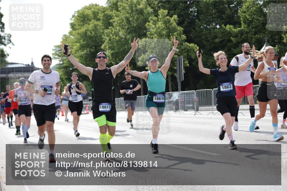 29.06.2025 - hella hamburg halbmarathon Jannik Wohlers http://msf.ph/oto/8139814 29.06.2025 10:04:53 Lombardsbrücke 1863, 2288, 2298, 3578, 4014, 4220, 5073, 6059, 6907, 6908, 7826, 8999, 9007, 9075, 9165, 9559, 9680, 10694, 11784, 12557, 13221, 13717, 14203, 16092, 16478, 16847, 17707, 18616, 18617, 19034 meine-sportfotos.de