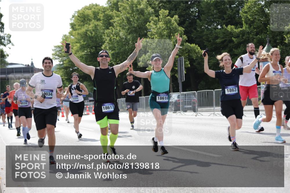 29.06.2025 - hella hamburg halbmarathon Jannik Wohlers http://msf.ph/oto/8139818 29.06.2025 10:04:53 Lombardsbrücke 1863, 2288, 2298, 3578, 4014, 4220, 5073, 6059, 6907, 6908, 7826, 8999, 9007, 9075, 9165, 9559, 9680, 10694, 11784, 12557, 13221, 13717, 14203, 16092, 16478, 16847, 17707, 18616, 18617, 19034 meine-sportfotos.de