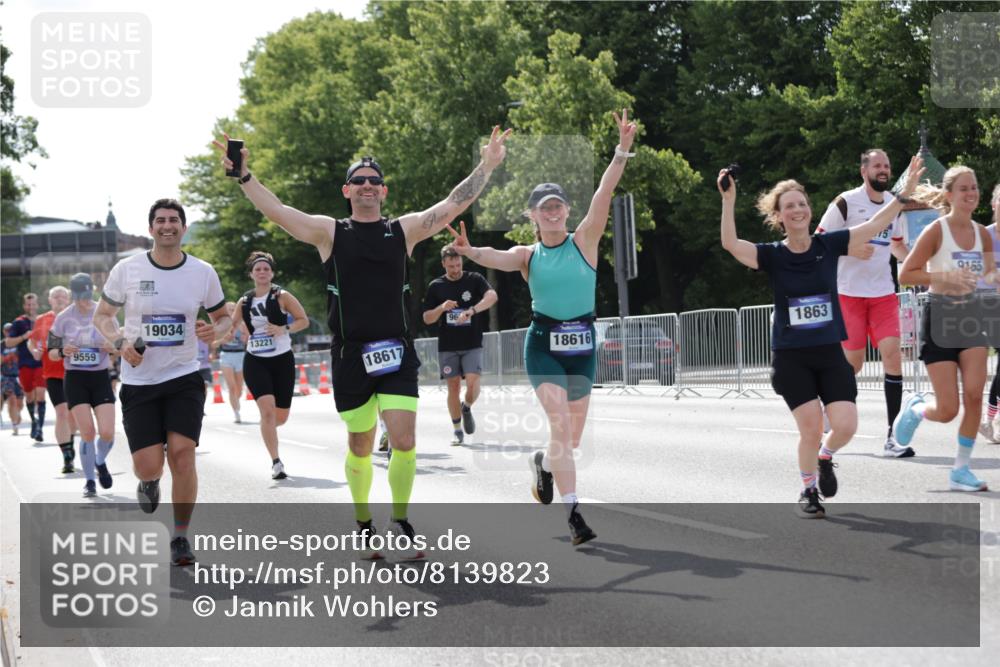 29.06.2025 - hella hamburg halbmarathon Jannik Wohlers http://msf.ph/oto/8139823 29.06.2025 10:04:53 Lombardsbrücke 1863, 2288, 2298, 3578, 4014, 4220, 5073, 6059, 6907, 6908, 7826, 8999, 9007, 9075, 9165, 9559, 9680, 10694, 11784, 12557, 13221, 13717, 14203, 16092, 16478, 16847, 17707, 18616, 18617, 19034 meine-sportfotos.de