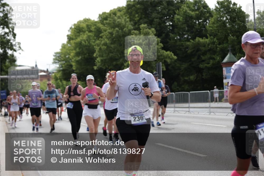 29.06.2025 - hella hamburg halbmarathon Jannik Wohlers http://msf.ph/oto/8139827 29.06.2025 10:42:46 Lombardsbrücke 1149, 1467, 1788, 1816, 2103, 2158, 2267, 2361, 2971, 3074, 3329, 3518, 3638, 3764, 4056, 4177, 4302, 4680, 5067, 5268, 5610, 5720, 5755, 5967, 7043, 7461, 7872, 8184, 8435, 8795, 8991, 9072, 9304, 9644, 9976, 10180, 10536, 11093, 11443, 11649, 11671, 12485, 12603, 13049, 13417, 13526, 13676, 13684, 13685, 13786, 13852, 15246, 15509, 15514, 15717, 16055, 16263, 16264, 16789, 16840, 17609, 17921, 18434, 18435, 18540, 18898, 19031, 19115 meine-sportfotos.de