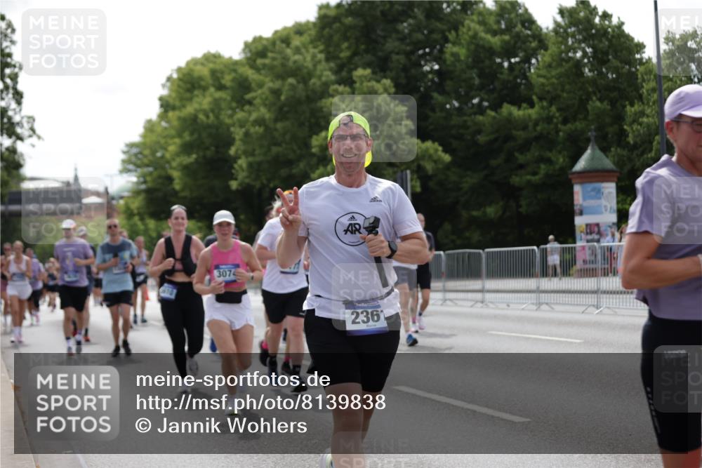 29.06.2025 - hella hamburg halbmarathon Jannik Wohlers http://msf.ph/oto/8139838 29.06.2025 10:42:47 Lombardsbrücke 1149, 1467, 1788, 1816, 2103, 2158, 2267, 2361, 2971, 3074, 3329, 3518, 3638, 4056, 4177, 4302, 4680, 5067, 5268, 5610, 5720, 5755, 5967, 7043, 7461, 7872, 8184, 8435, 8795, 8991, 9072, 9304, 9644, 9976, 10180, 10536, 11093, 11443, 11649, 11671, 12485, 12603, 13417, 13526, 13676, 13684, 13685, 13786, 13852, 15246, 15509, 15514, 15717, 16055, 16263, 16264, 16789, 16840, 17609, 17921, 18434, 18435, 18540, 18898, 19031, 19115 meine-sportfotos.de