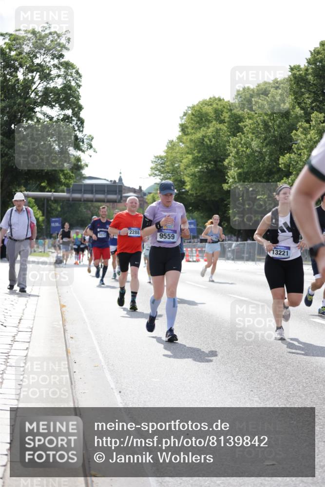 29.06.2025 - hella hamburg halbmarathon Jannik Wohlers http://msf.ph/oto/8139842 29.06.2025 10:04:55 Lombardsbrücke 1863, 1981, 2288, 2298, 3578, 4014, 4220, 5073, 6059, 7826, 8999, 9007, 9075, 9165, 9559, 9680, 10694, 11784, 11873, 12557, 13221, 13717, 14203, 16092, 16478, 16546, 16847, 17707, 18616, 18617, 19034 meine-sportfotos.de