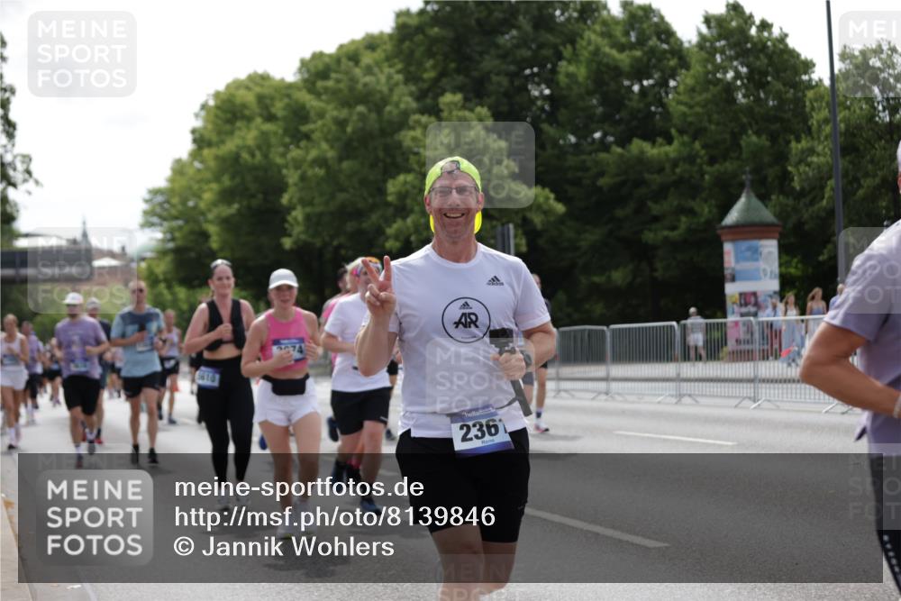 29.06.2025 - hella hamburg halbmarathon Jannik Wohlers http://msf.ph/oto/8139846 29.06.2025 10:42:47 Lombardsbrücke 1149, 1467, 1788, 1816, 2103, 2158, 2267, 2361, 2971, 3074, 3329, 3518, 3638, 4056, 4177, 4302, 4680, 5067, 5268, 5610, 5720, 5755, 5967, 7043, 7461, 7872, 8184, 8435, 8795, 8991, 9072, 9304, 9644, 9976, 10180, 10536, 11093, 11443, 11649, 11671, 12485, 12603, 13417, 13526, 13676, 13684, 13685, 13786, 13852, 15246, 15509, 15514, 15717, 16055, 16263, 16264, 16789, 16840, 17609, 17921, 18434, 18435, 18540, 18898, 19031, 19115 meine-sportfotos.de