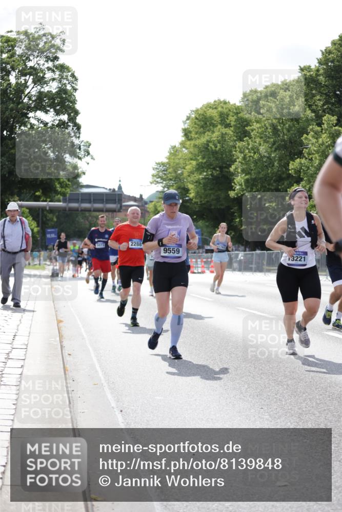29.06.2025 - hella hamburg halbmarathon Jannik Wohlers http://msf.ph/oto/8139848 29.06.2025 10:04:56 Lombardsbrücke 1863, 1981, 2288, 2298, 3578, 4014, 4220, 5073, 6059, 7826, 8999, 9007, 9075, 9165, 9559, 9680, 10694, 11784, 11873, 12557, 13221, 13717, 14203, 16092, 16478, 16546, 16847, 17707, 18616, 18617, 19034 meine-sportfotos.de