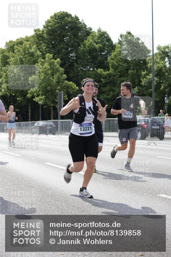 29.06.2025 - hella hamburg halbmarathon Jannik Wohlers http://msf.ph/oto/8139858 29.06.2025 10:04:57 Lombardsbrücke 1863, 1936, 1981, 2288, 2298, 3578, 4014, 4220, 5073, 6059, 7826, 8999, 9007, 9075, 9165, 9559, 9680, 10694, 11784, 11873, 12557, 13221, 13717, 14203, 14465, 14642, 16092, 16478, 16546, 16847, 17707, 18616, 18617, 19034 meine-sportfotos.de