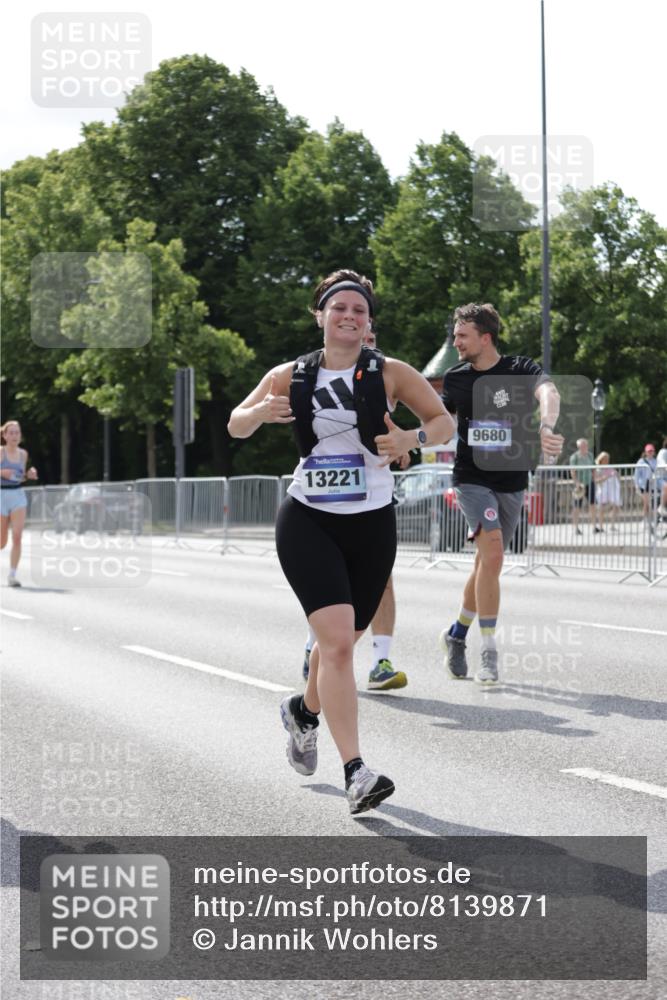 29.06.2025 - hella hamburg halbmarathon Jannik Wohlers http://msf.ph/oto/8139871 29.06.2025 10:04:57 Lombardsbrücke 1863, 1936, 1981, 2288, 2298, 3578, 4014, 4220, 5073, 6059, 7826, 8999, 9007, 9075, 9165, 9559, 9680, 10694, 11784, 11873, 12557, 13221, 13717, 14203, 14465, 14642, 16092, 16478, 16546, 16847, 17707, 18616, 18617, 19034 meine-sportfotos.de