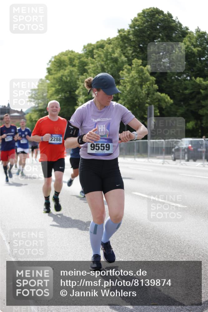 29.06.2025 - hella hamburg halbmarathon Jannik Wohlers http://msf.ph/oto/8139874 29.06.2025 10:04:57 Lombardsbrücke 1863, 1936, 1981, 2288, 2298, 3578, 4014, 4220, 5073, 6059, 7826, 8999, 9007, 9075, 9165, 9559, 9680, 10694, 11784, 11873, 12557, 13221, 13717, 14203, 14465, 14642, 16092, 16478, 16546, 16847, 17707, 18616, 18617, 19034 meine-sportfotos.de
