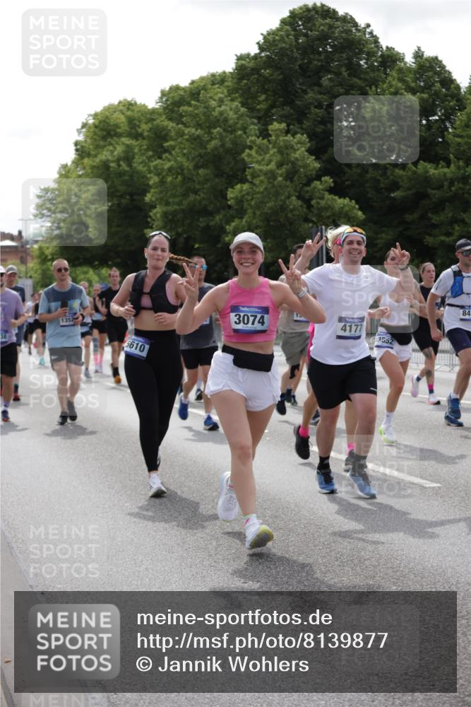 29.06.2025 - hella hamburg halbmarathon Jannik Wohlers http://msf.ph/oto/8139877 29.06.2025 10:42:48 Lombardsbrücke 1149, 1467, 1788, 1816, 1878, 2103, 2158, 2267, 2361, 2971, 3074, 3238, 3329, 3518, 3638, 4056, 4177, 4302, 4680, 5067, 5268, 5610, 5720, 5755, 5967, 7043, 7461, 7872, 8184, 8435, 8795, 8991, 9072, 9304, 9644, 9976, 10180, 10536, 11093, 11443, 11649, 11671, 12485, 12603, 13417, 13526, 13676, 13684, 13685, 13786, 13852, 15246, 15509, 15514, 15717, 16055, 16263, 16264, 16789, 16840, 17609, 17921, 18434, 18435, 18540, 18898, 19031, 19115 meine-sportfotos.de