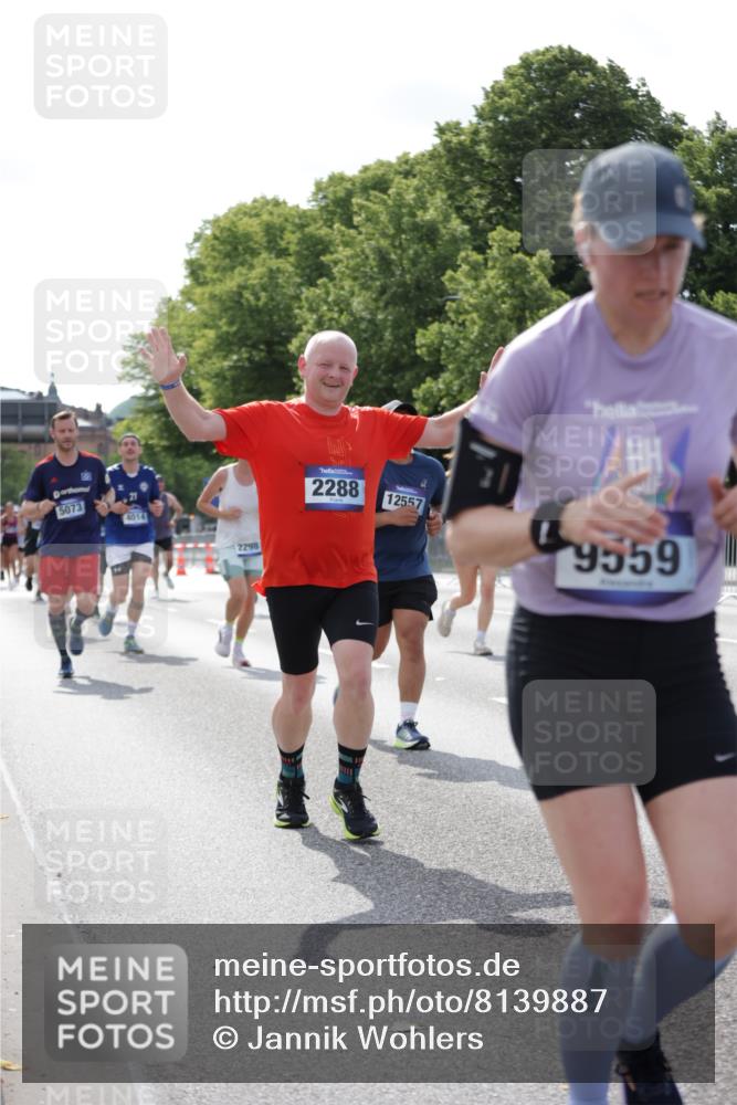 29.06.2025 - hella hamburg halbmarathon Jannik Wohlers http://msf.ph/oto/8139887 29.06.2025 10:04:58 Lombardsbrücke 1863, 1936, 1981, 2288, 2298, 3578, 4014, 4220, 5073, 6059, 9075, 9165, 9559, 9680, 10343, 10694, 11784, 11873, 12557, 13221, 14203, 14465, 14642, 16092, 16478, 16546, 16847, 18616, 18617, 19034 meine-sportfotos.de
