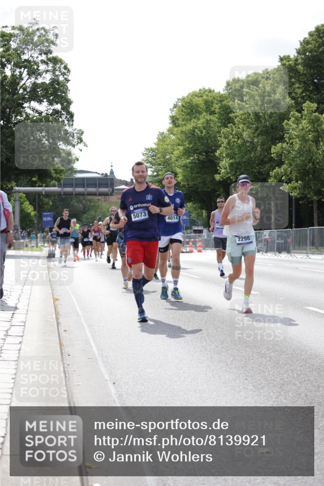 29.06.2025 - hella hamburg halbmarathon Jannik Wohlers http://msf.ph/oto/8139921 29.06.2025 10:04:59 Lombardsbrücke 1863, 1936, 1981, 2288, 2298, 3578, 4014, 4220, 5073, 6059, 9075, 9165, 9559, 9680, 10343, 10694, 11784, 11873, 12557, 13221, 14465, 14642, 16092, 16478, 16546, 16847, 18616, 18617, 19034 meine-sportfotos.de