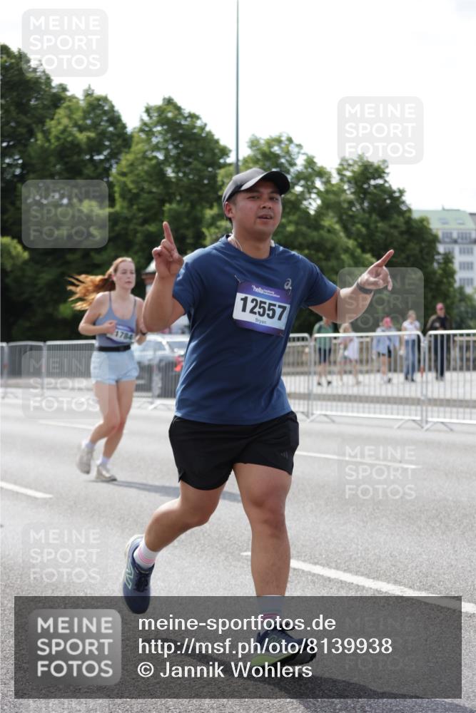 29.06.2025 - hella hamburg halbmarathon Jannik Wohlers http://msf.ph/oto/8139938 29.06.2025 10:05:00 Lombardsbrücke 1863, 1936, 1981, 2288, 2298, 3578, 4014, 4220, 4782, 5073, 6059, 9075, 9165, 9559, 9680, 10343, 10694, 11784, 11873, 12557, 13221, 14465, 14642, 16092, 16478, 16546, 16847, 18616, 18617, 19034 meine-sportfotos.de