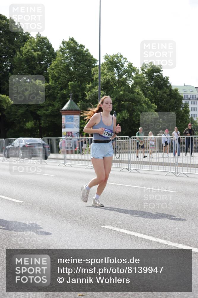 29.06.2025 - hella hamburg halbmarathon Jannik Wohlers http://msf.ph/oto/8139947 29.06.2025 10:05:01 Lombardsbrücke 1863, 1936, 1981, 2288, 2298, 2624, 3578, 4014, 4220, 4782, 5073, 6059, 9075, 9165, 9559, 9680, 9736, 9737, 9738, 10343, 10694, 11784, 11873, 12557, 13221, 14465, 14642, 16092, 16478, 16546, 16847, 18616, 18617, 19034 meine-sportfotos.de