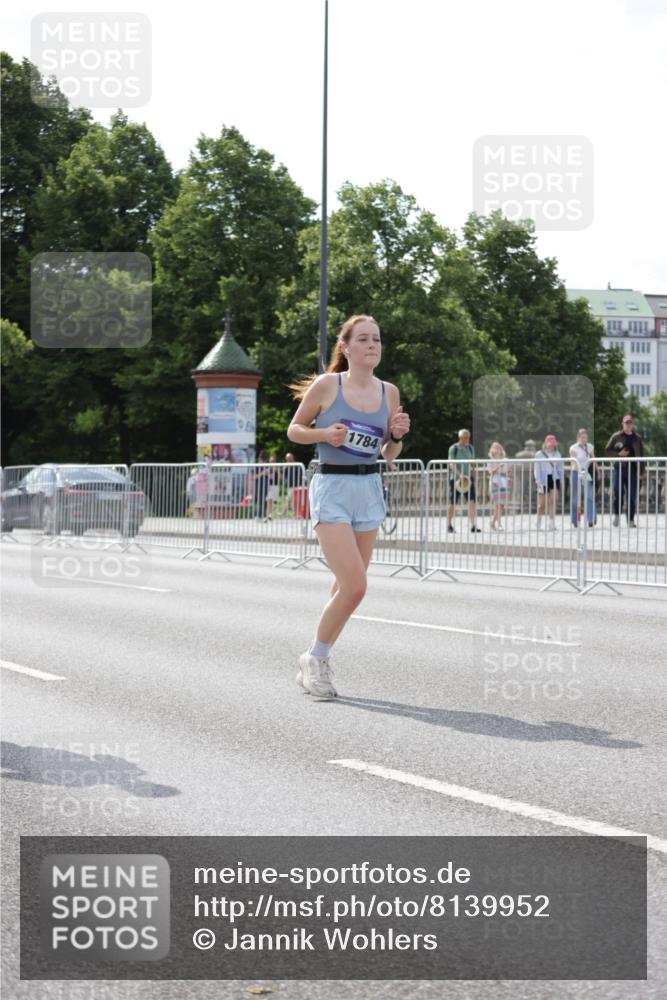 29.06.2025 - hella hamburg halbmarathon Jannik Wohlers http://msf.ph/oto/8139952 29.06.2025 10:05:01 Lombardsbrücke 1863, 1936, 1981, 2288, 2298, 2624, 3578, 4014, 4220, 4782, 5073, 6059, 9075, 9165, 9559, 9680, 9736, 9737, 9738, 10343, 10694, 11784, 11873, 12557, 13221, 14465, 14642, 16092, 16478, 16546, 16847, 18616, 18617, 19034 meine-sportfotos.de