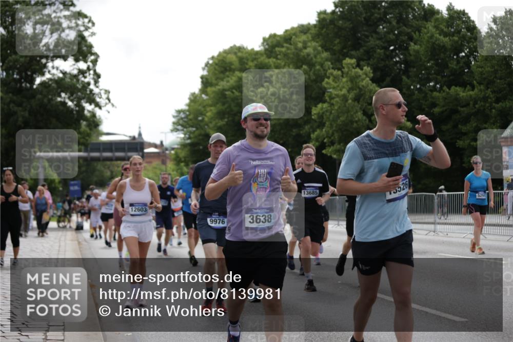 29.06.2025 - hella hamburg halbmarathon Jannik Wohlers http://msf.ph/oto/8139981 29.06.2025 10:42:52 Lombardsbrücke 1149, 1155, 1467, 1788, 1816, 1878, 2103, 2267, 2361, 2971, 3074, 3238, 3329, 3518, 3638, 4056, 4177, 4302, 4367, 4680, 5268, 5610, 5720, 5755, 6440, 7043, 7461, 7872, 8135, 8184, 8408, 8435, 9072, 9639, 9641, 9644, 9976, 10536, 11093, 11443, 11649, 11671, 11969, 12485, 12603, 13526, 13676, 13684, 13685, 13786, 13852, 14528, 15246, 15509, 15514, 15717, 16055, 16263, 16264, 16789, 16840, 17921, 18434, 18435, 18497, 18898, 19031, 19043, 19115 meine-sportfotos.de