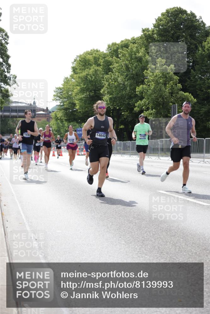 29.06.2025 - hella hamburg halbmarathon Jannik Wohlers http://msf.ph/oto/8139993 29.06.2025 10:05:05 Lombardsbrücke 1863, 1936, 1981, 2288, 2298, 2624, 3578, 4014, 4782, 5073, 9075, 9165, 9559, 9680, 9736, 9737, 9738, 10343, 10694, 11784, 11873, 11958, 12557, 13221, 14465, 14642, 16092, 16546, 16847, 18616, 18617, 19034, 19248 meine-sportfotos.de