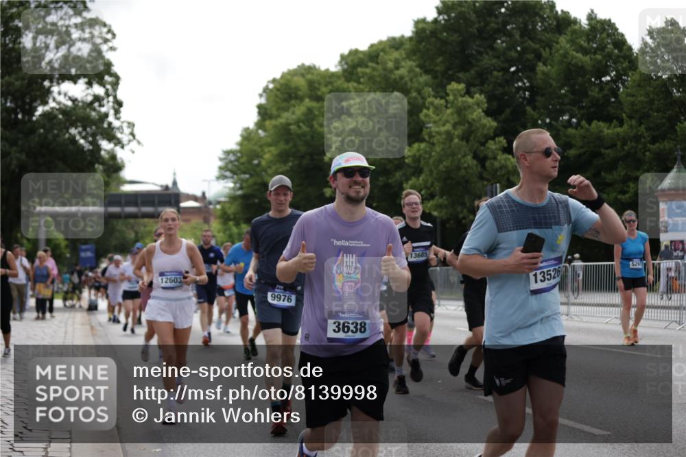 29.06.2025 - hella hamburg halbmarathon Jannik Wohlers http://msf.ph/oto/8139998 29.06.2025 10:42:52 Lombardsbrücke 1149, 1155, 1467, 1788, 1816, 1878, 2103, 2267, 2361, 2971, 3074, 3238, 3329, 3518, 3638, 4056, 4177, 4302, 4367, 4680, 5268, 5610, 5720, 5755, 6440, 7043, 7461, 7872, 8135, 8184, 8408, 8435, 9072, 9639, 9641, 9644, 9976, 10536, 11093, 11443, 11649, 11671, 11969, 12485, 12603, 13526, 13676, 13684, 13685, 13786, 13852, 14528, 15246, 15509, 15514, 15717, 16055, 16263, 16264, 16789, 16840, 17921, 18434, 18435, 18497, 18898, 19031, 19043, 19115 meine-sportfotos.de