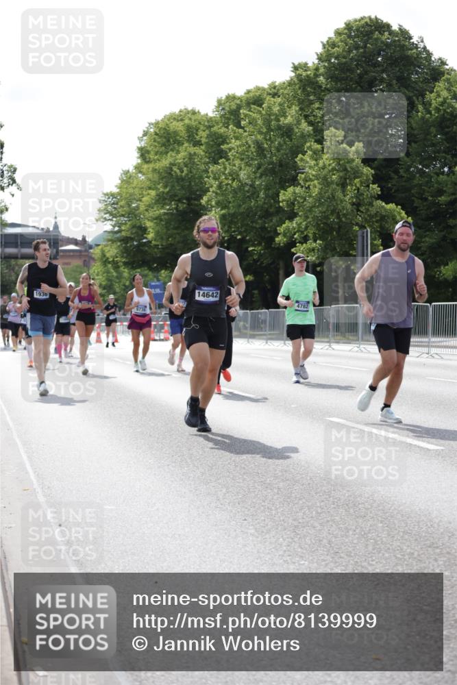 29.06.2025 - hella hamburg halbmarathon Jannik Wohlers http://msf.ph/oto/8139999 29.06.2025 10:05:05 Lombardsbrücke 1863, 1936, 1981, 2288, 2298, 2624, 3578, 4014, 4782, 5073, 9075, 9165, 9559, 9680, 9736, 9737, 9738, 10343, 10694, 11784, 11873, 11958, 12557, 13221, 14465, 14642, 16092, 16546, 16847, 18616, 18617, 19034, 19248 meine-sportfotos.de